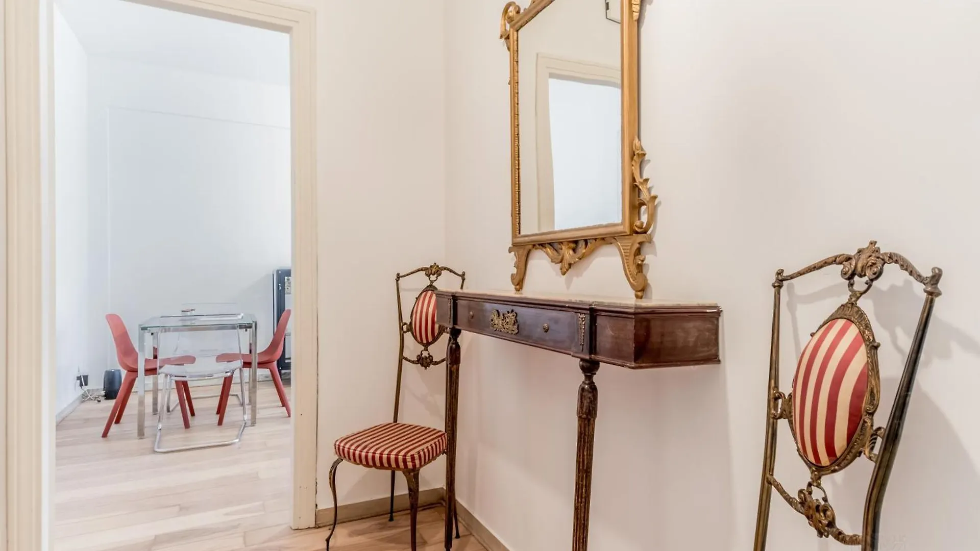 Retro Design Flat Near Vaticano Rome
